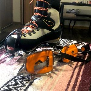 Black Diamond Sabretooth Crampons